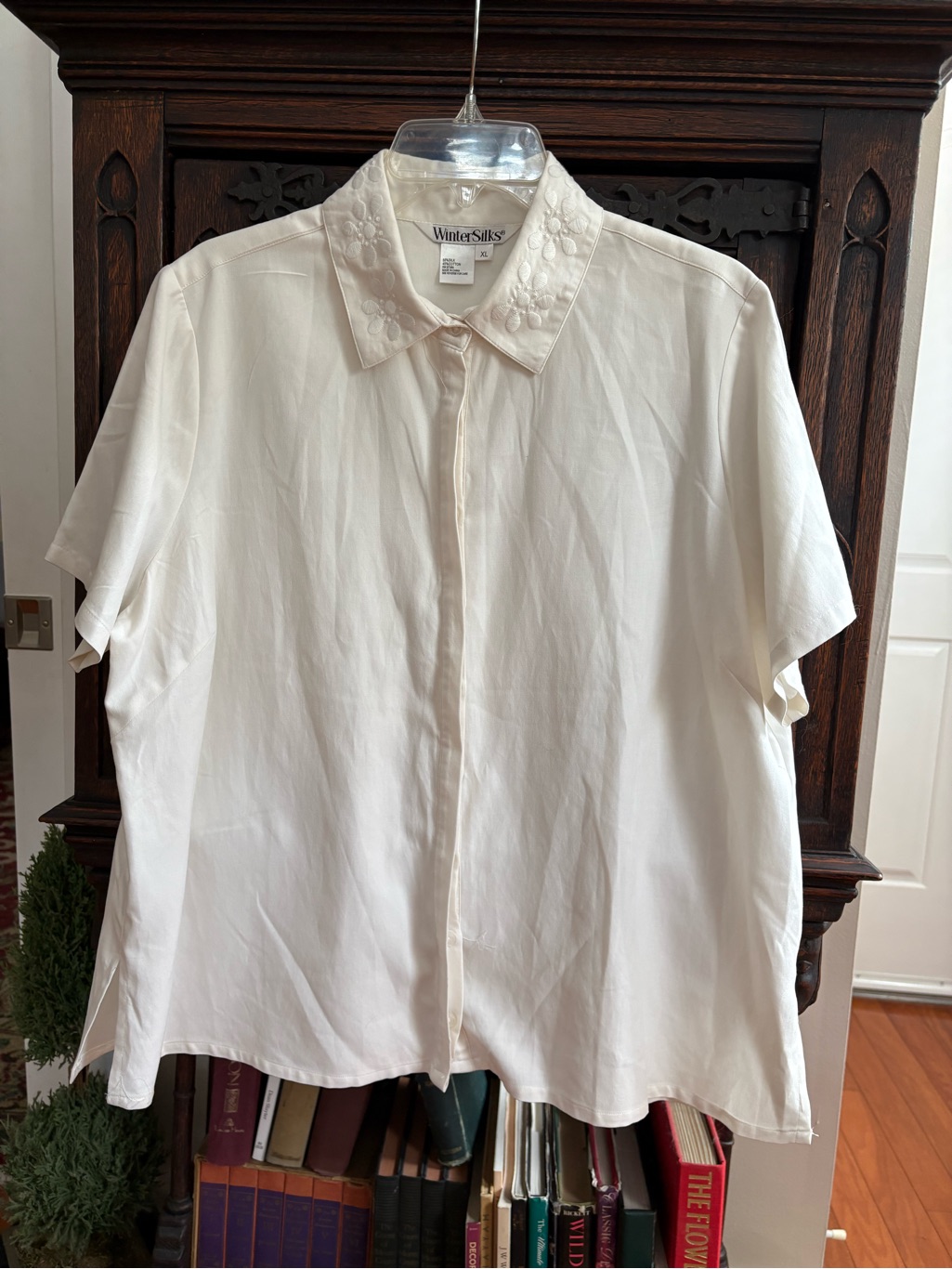 Wintersilks:Xl, Ivory Short Sleeve Embroidered Collar Blouse